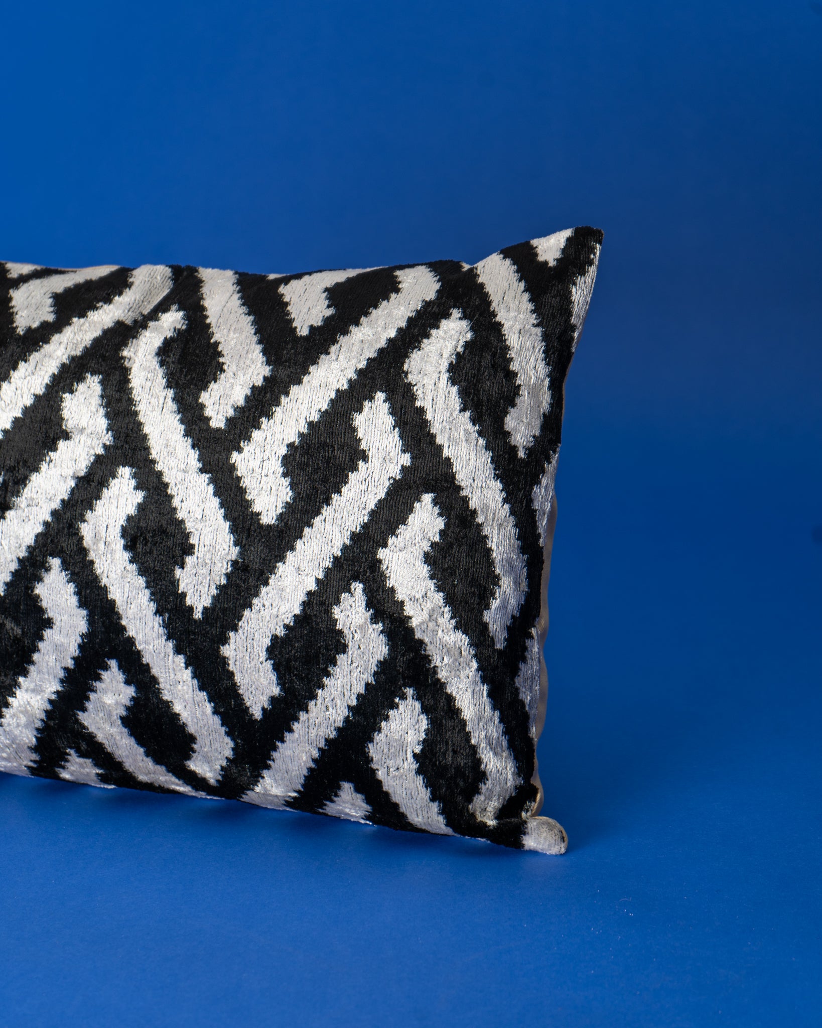 Baklava Ikat Velvet Cushion - Galata Black/White