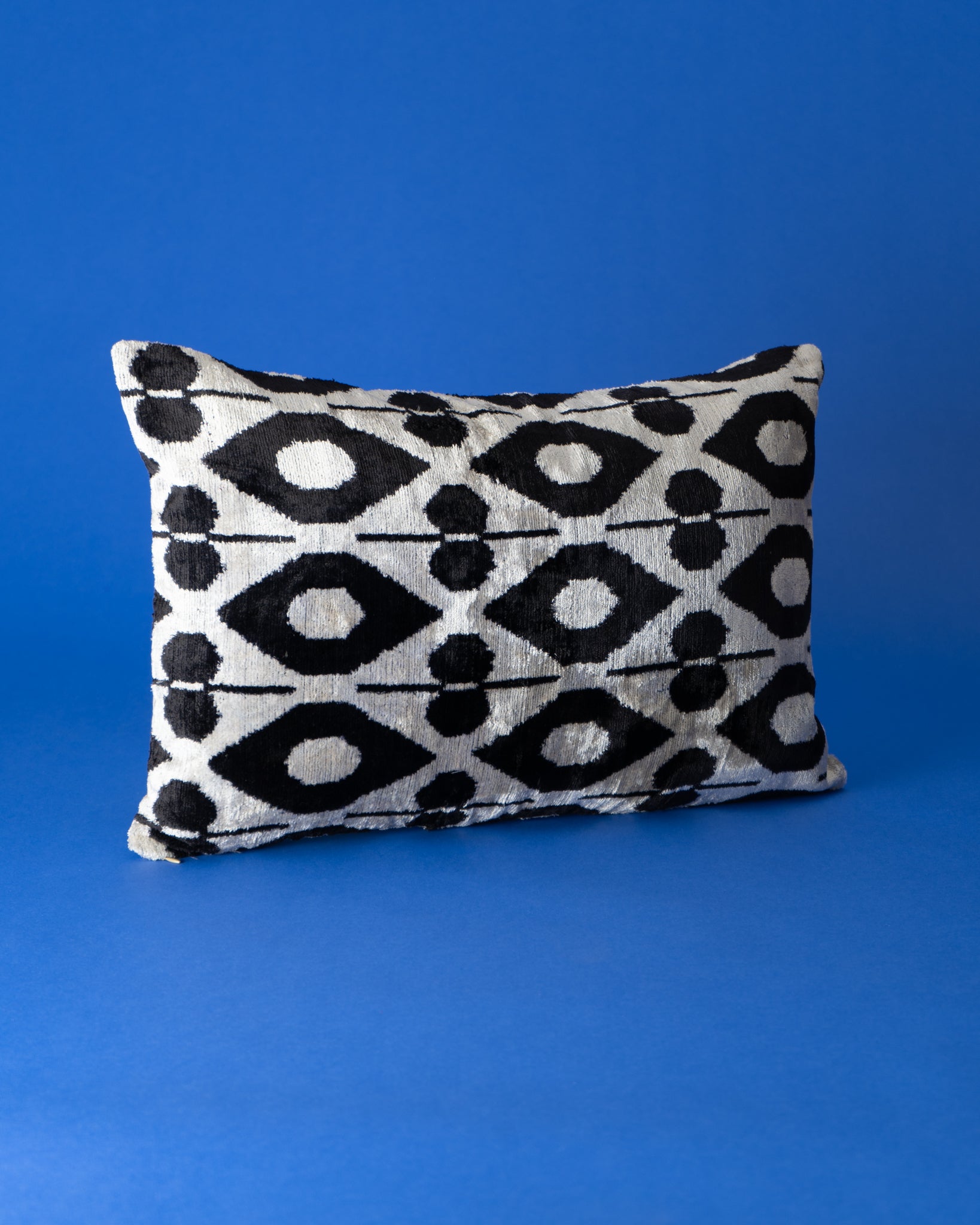 Baklava Ikat Velvet Cushion - Mevlana Black/White