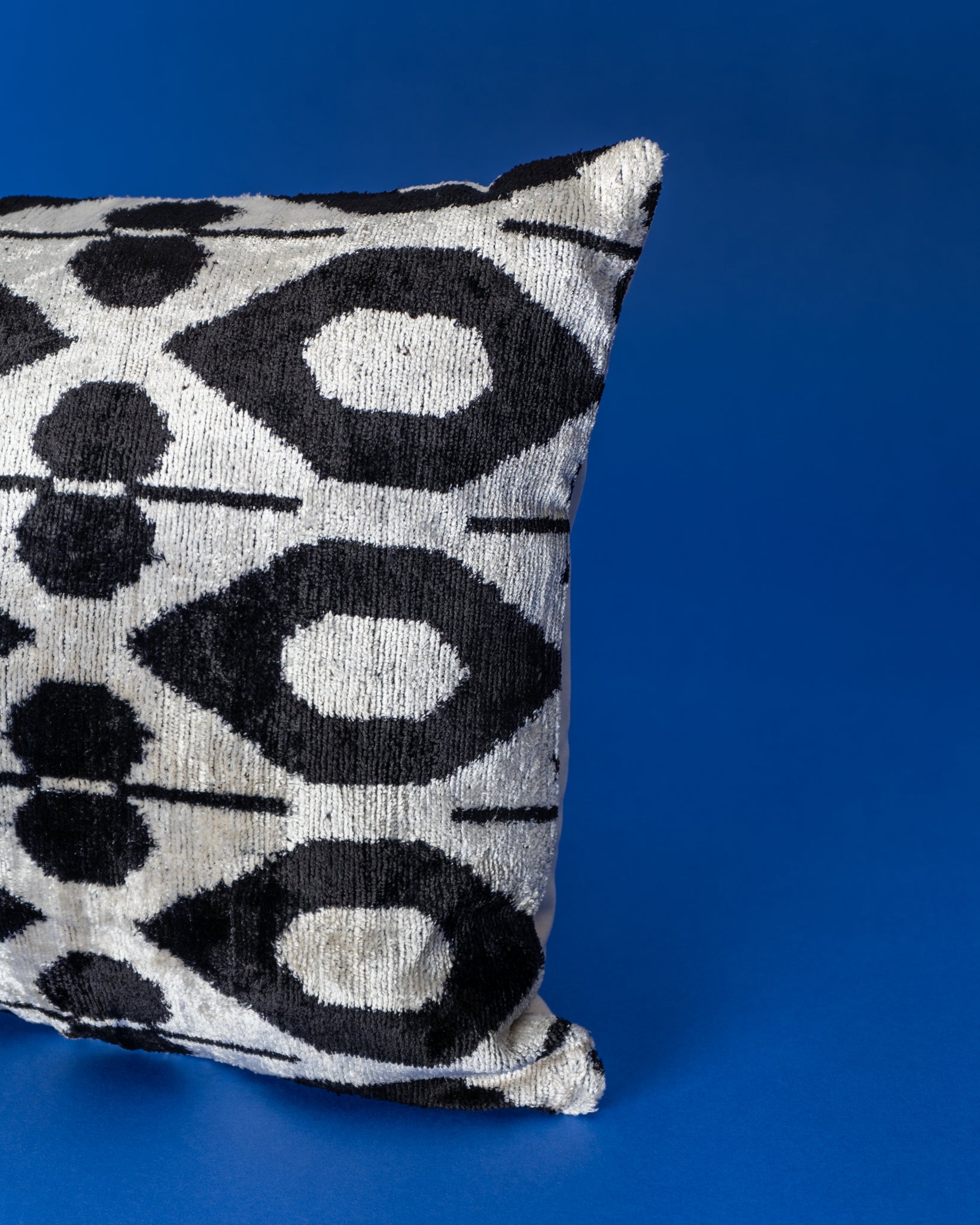 Baklava Ikat Velvet Cushion - Mevlana Black/White